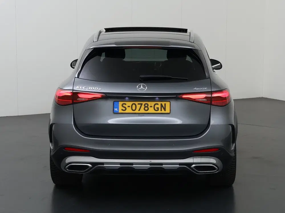 Mercedes-Benz GLC 300e 4MATIC AMG Line uit 2023, foto 4