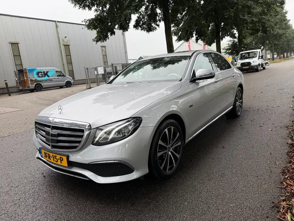 Mercedes-Benz E-Klasse 300 e AMG Line uit 2020, foto 11