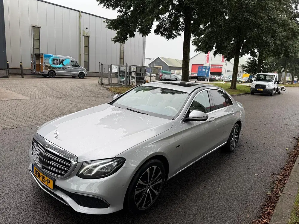 Mercedes-Benz E-Klasse 300 e AMG Line uit 2020, foto 12