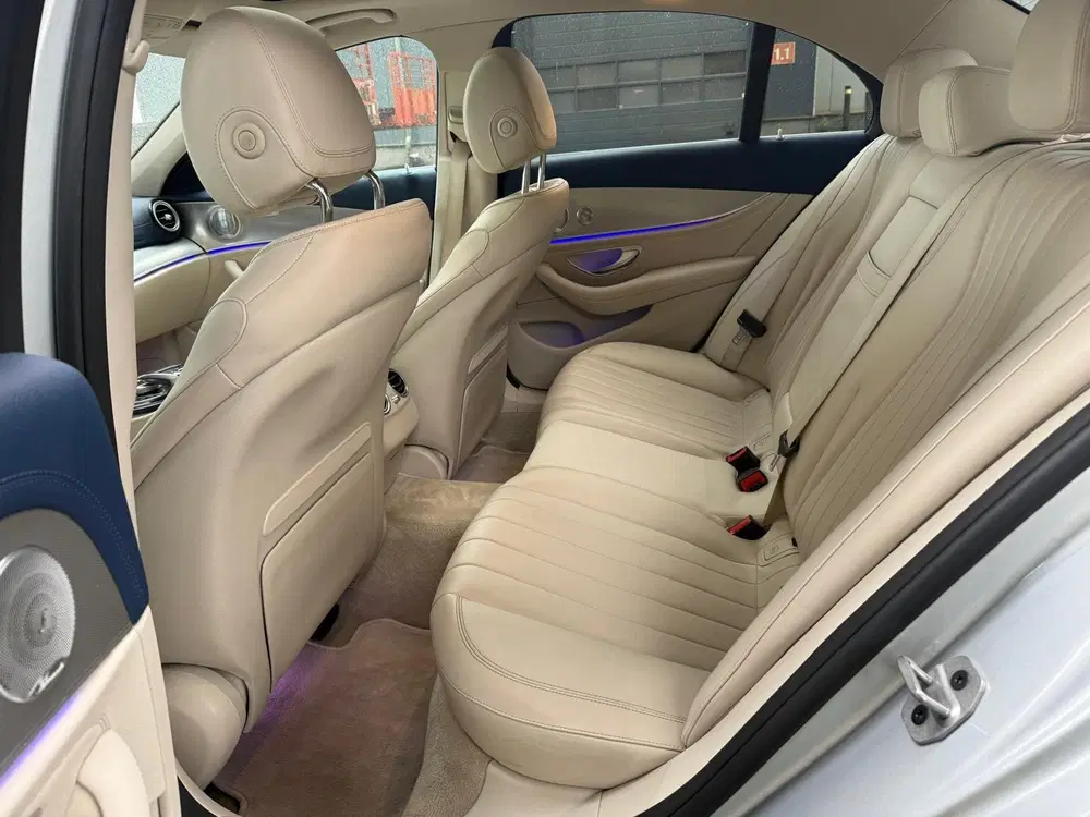 Mercedes-Benz E-Klasse 300 e AMG Line uit 2020, foto 13