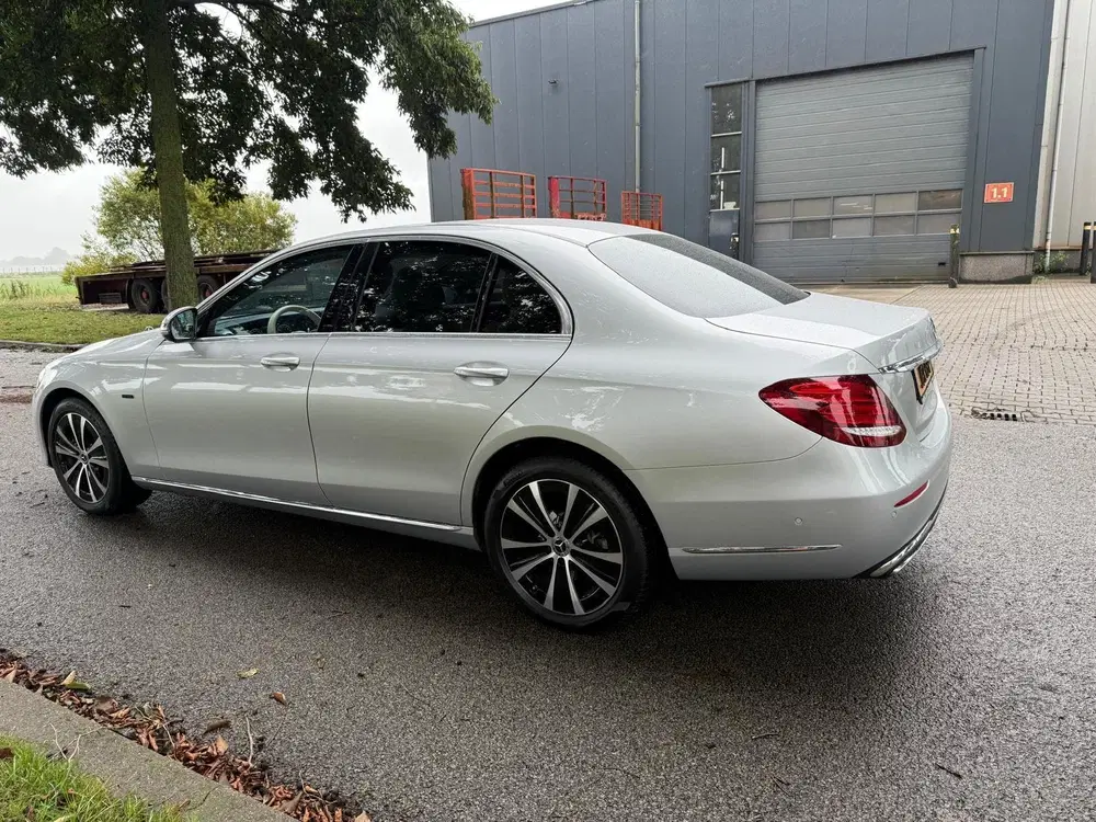 Mercedes-Benz E-Klasse 300 e AMG Line uit 2020, foto 2