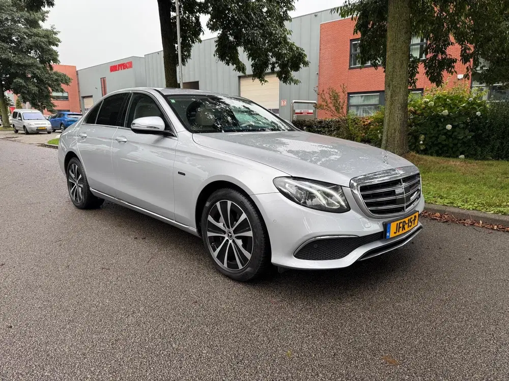 Mercedes-Benz E-Klasse 300 e AMG Line uit 2020, foto 8