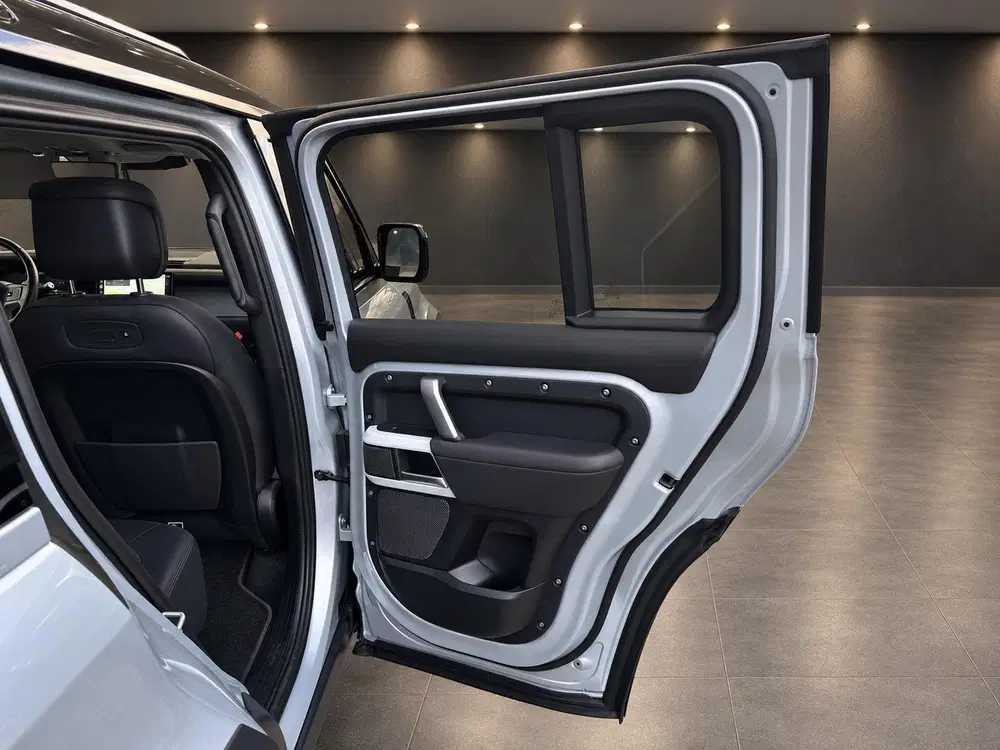 Land Rover Defender 2.0 P200 110 X-Dynamic HSE uit 2021, foto 15