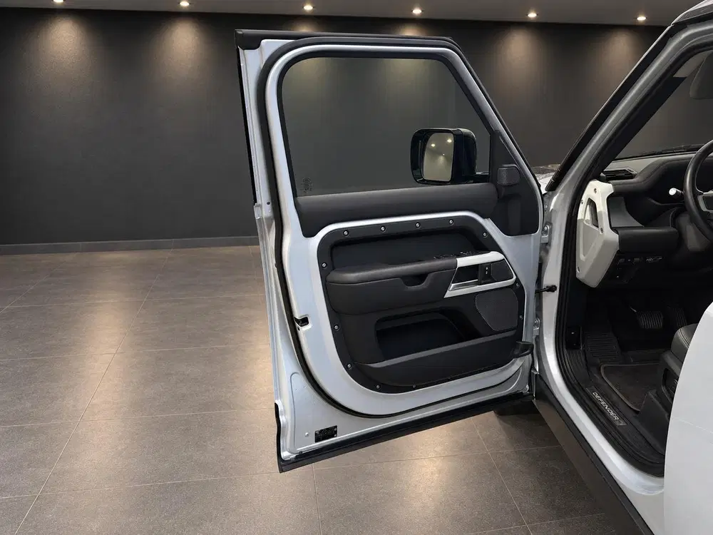 Land Rover Defender 2.0 P200 110 X-Dynamic HSE uit 2021, foto 9