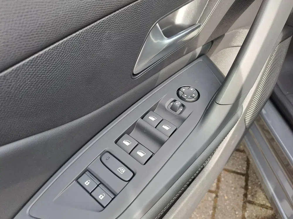 Peugeot 308 1.2 Hybrid 145 e-DCS6 Allure 360 Graden ca uit 2026, foto 12