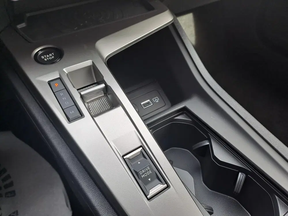 Peugeot 308 1.2 Hybrid 145 e-DCS6 Allure 360 Graden ca uit 2026, foto 14