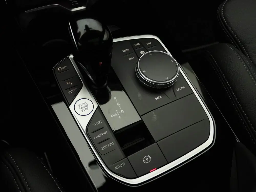 BMW 1-serie 5-deurs 118i Travel Pack uit 2024, foto 12