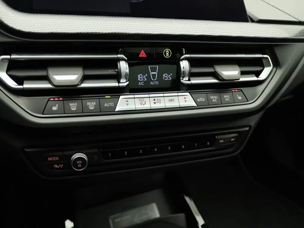 BMW 1-serie 5-deurs 118i Travel Pack uit 2024, foto 13