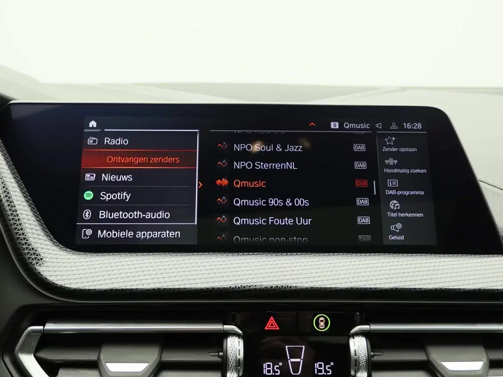 BMW 1-serie 5-deurs 118i Travel Pack uit 2024, foto 15