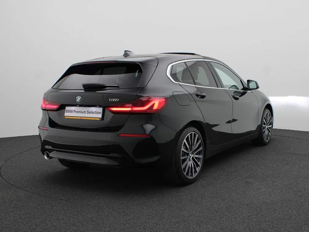 BMW 1-serie 5-deurs 118i Travel Pack uit 2024, foto 2