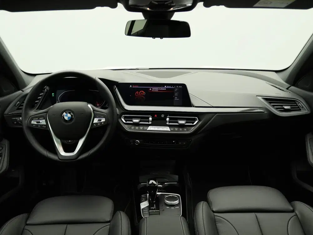 BMW 1-serie 5-deurs 118i Travel Pack uit 2024, foto 7