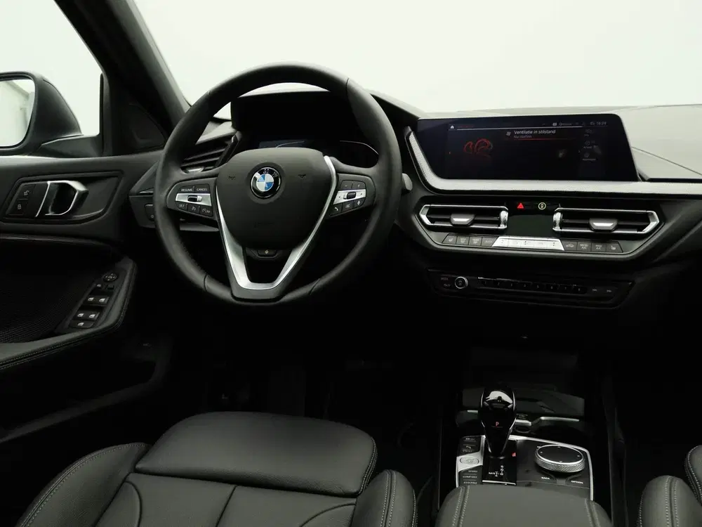 BMW 1-serie 5-deurs 118i Travel Pack uit 2024, foto 8
