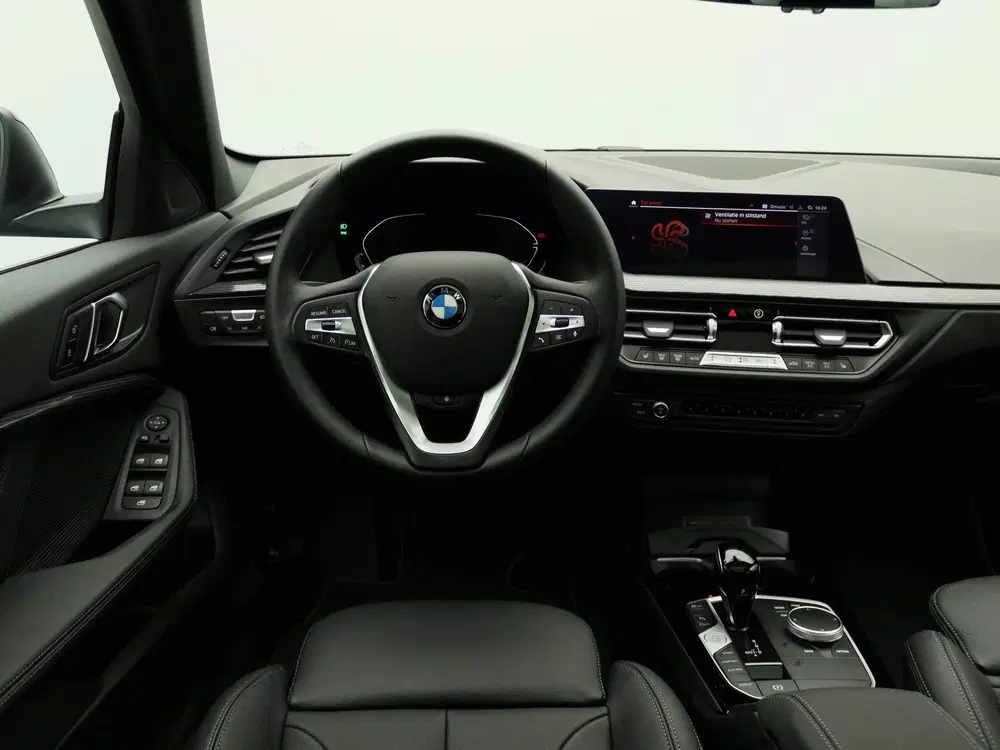 BMW 1-serie 5-deurs 118i Travel Pack uit 2024, foto 9