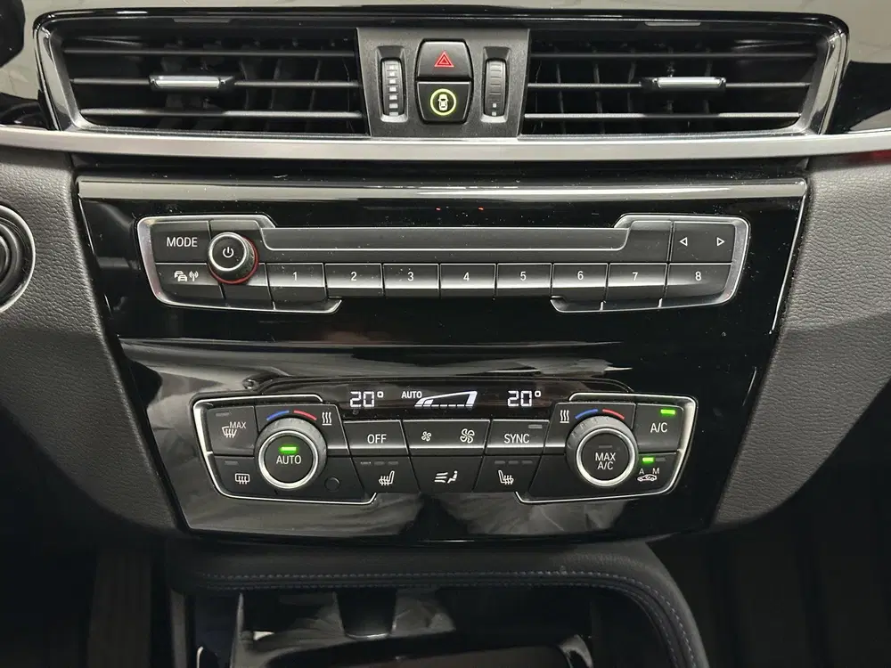 BMW X1 sDrive20i High Executive AFNEEMBARE TREKHA uit 2019, foto 15