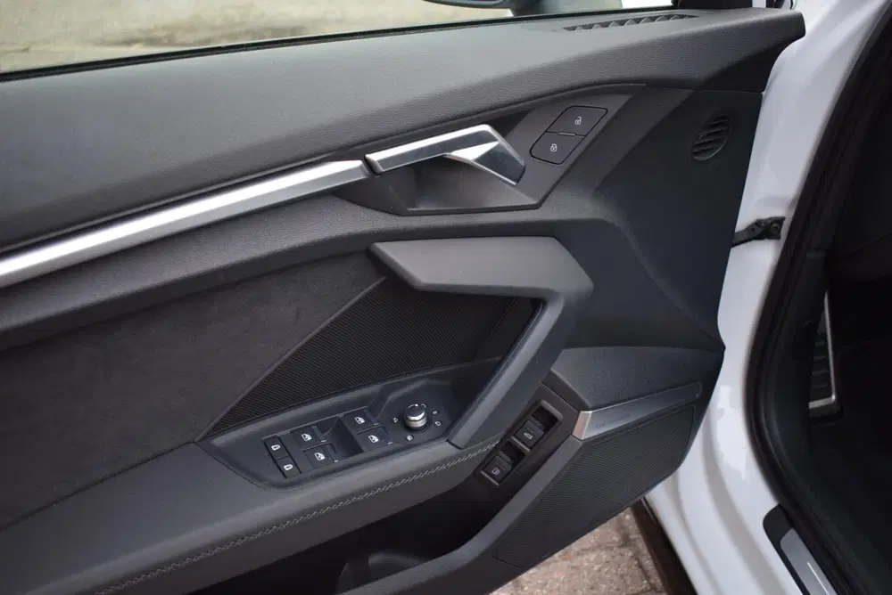 Audi A3 TFSI e S-LINE uit 2021, foto 12