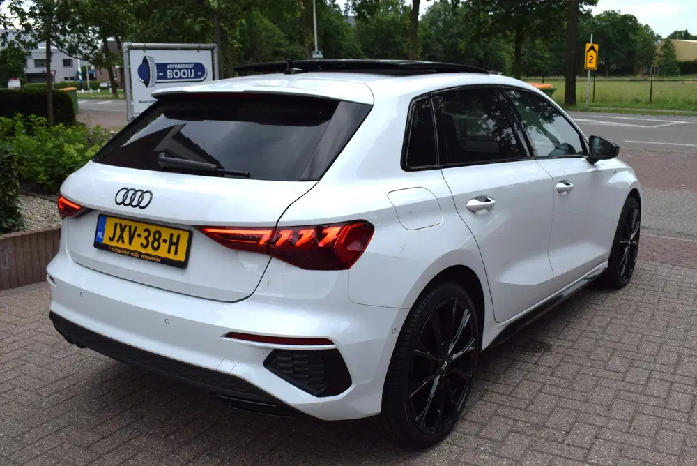 Audi A3 TFSI e S-LINE uit 2021, foto 4