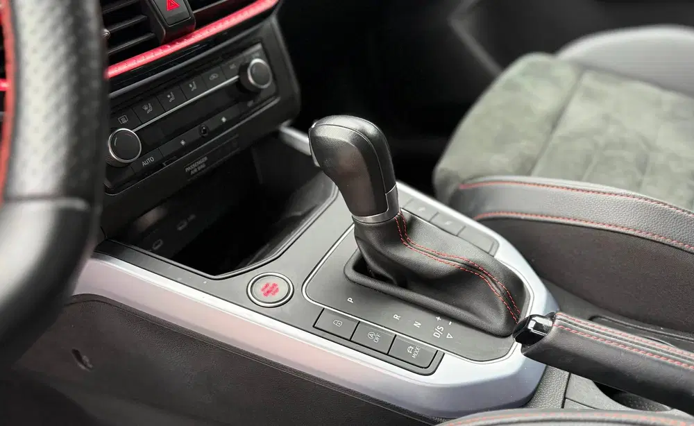 SEAT Arona FR uit 2024, foto 11