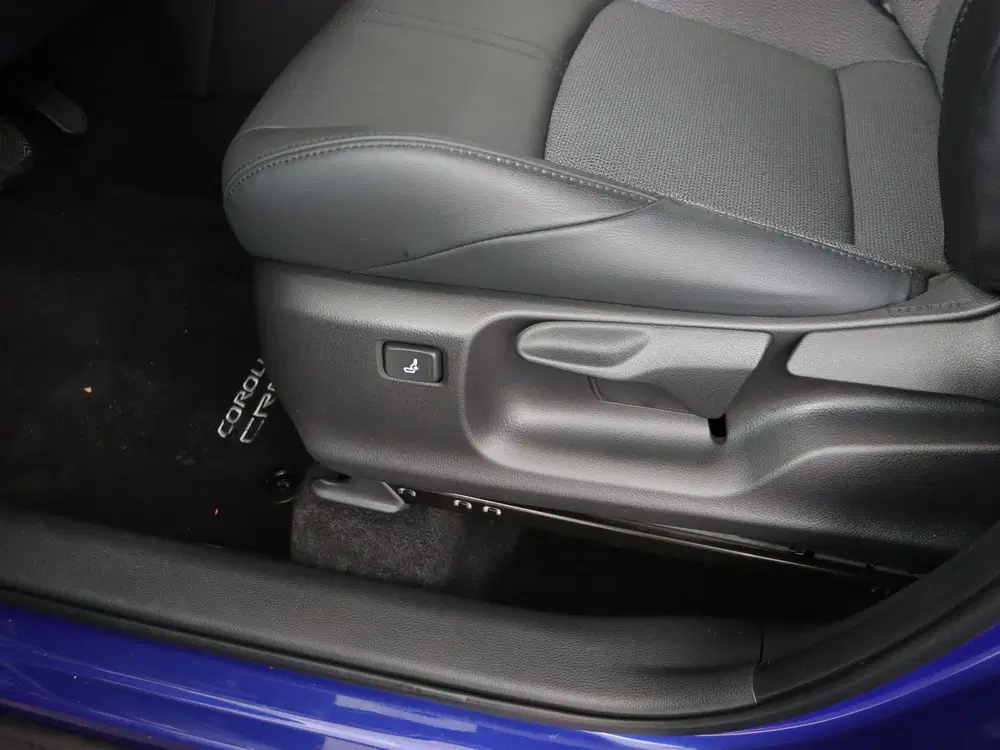 Toyota Corolla Cross 2.0 High Power Hybrid First Edition uit 2023, foto 15