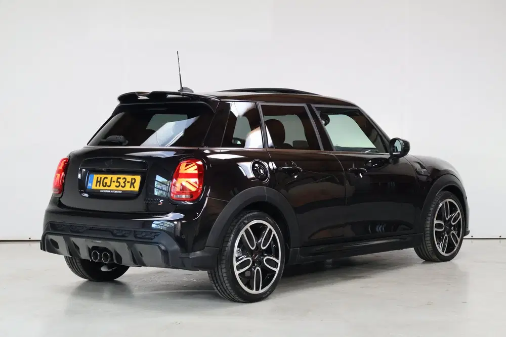 Mini Cooper S Cooper S 2.0 JCW uit 2021, foto 2