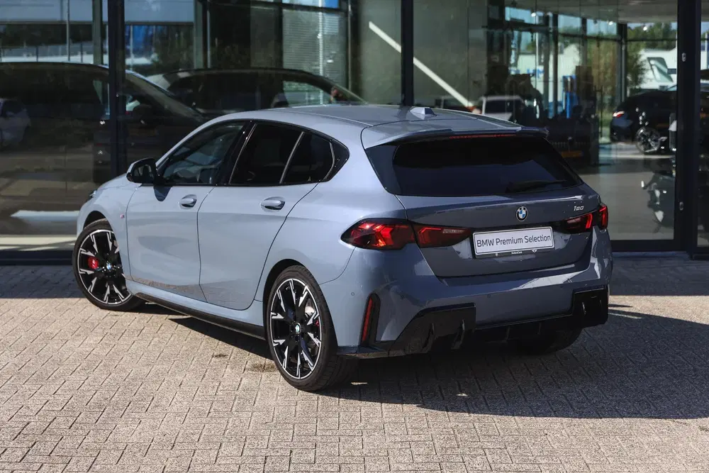 BMW 1-serie 120 M Sport Automaat uit 2025, foto 2