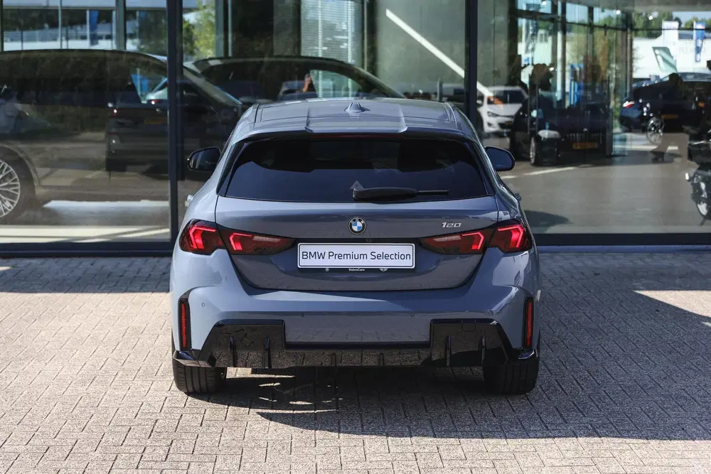 BMW 1-serie 120 M Sport Automaat uit 2025, foto 6