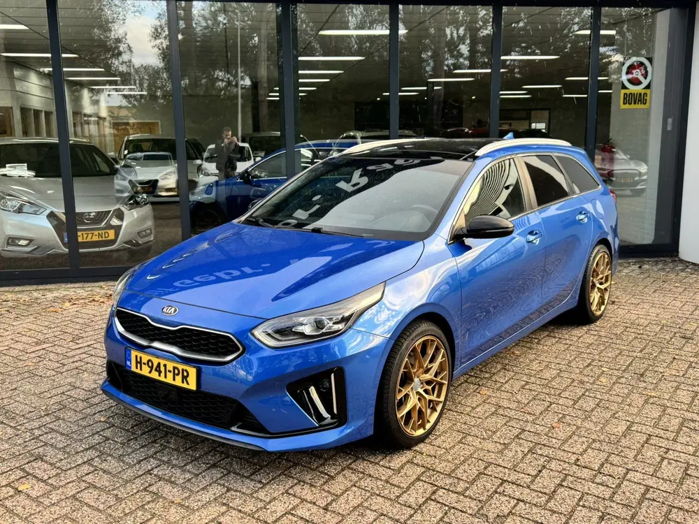 Kia Ceed 1.4 T-GDi GT-Line *Panoramadak*Navi*Cam uit 2020, foto 2