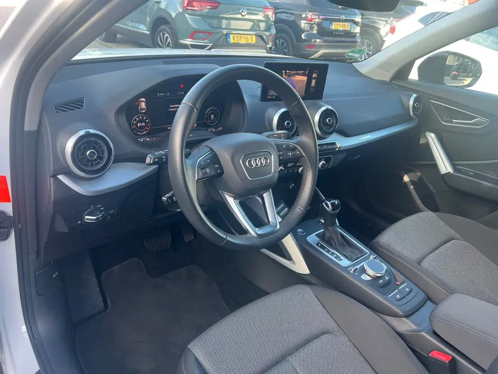 Audi Q2 35 TFSI S Line Black virtual cockpit uit 2024, foto 2