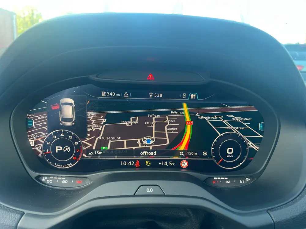 Audi Q2 35 TFSI S Line Black virtual cockpit uit 2024, foto 4