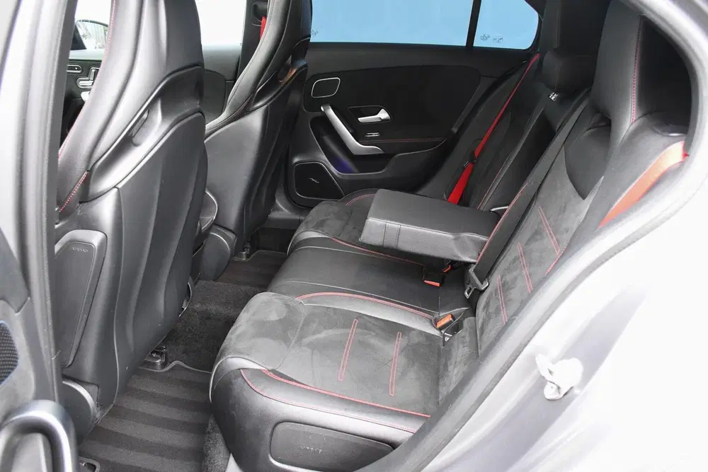 Mercedes-Benz A-Klasse Mercedes A-klasse AMG 35 4MATIC Edition 1 uit 2019, foto 7