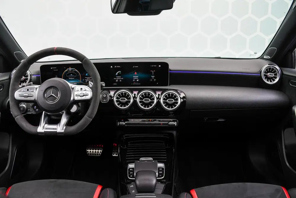 Mercedes-Benz A-Klasse Mercedes A-klasse AMG 35 4MATIC Edition 1 uit 2019, foto 9