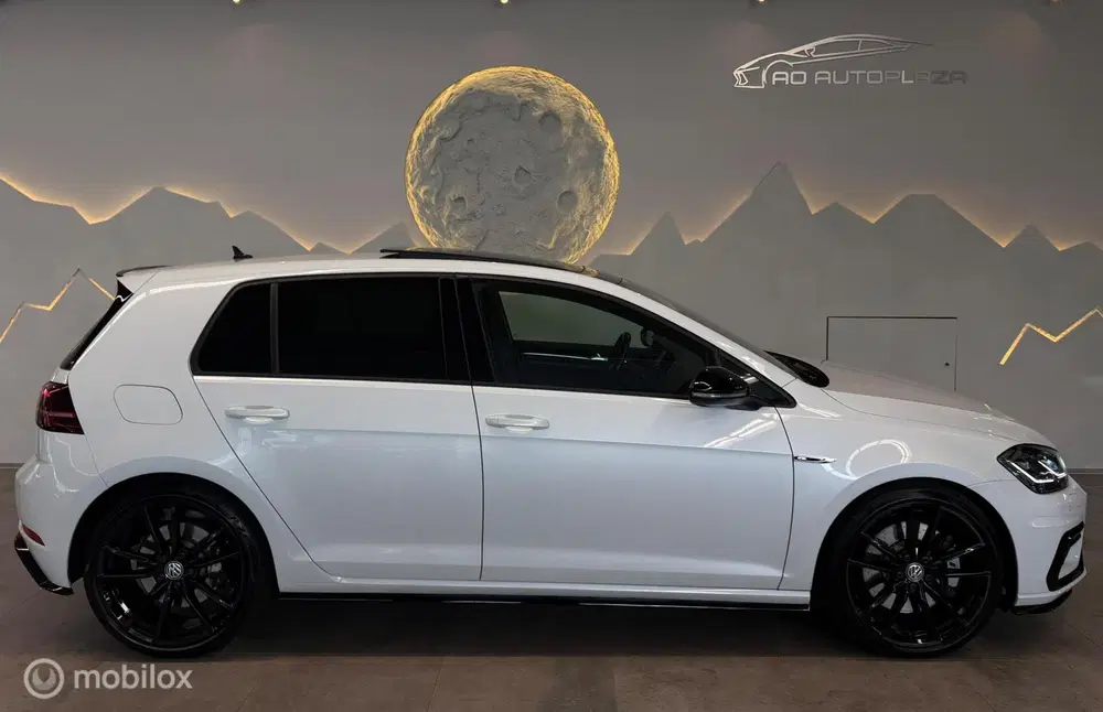 Volkswagen Golf 2.0 TSI 4Motion R Panorama uit 2019, foto 10