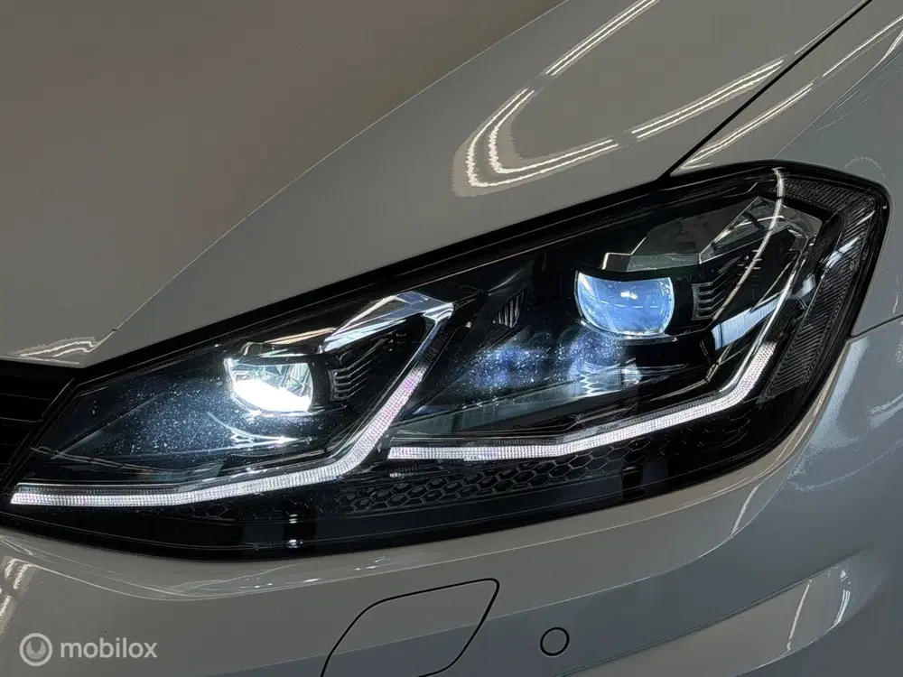 Volkswagen Golf 2.0 TSI 4Motion R Panorama uit 2019, foto 13