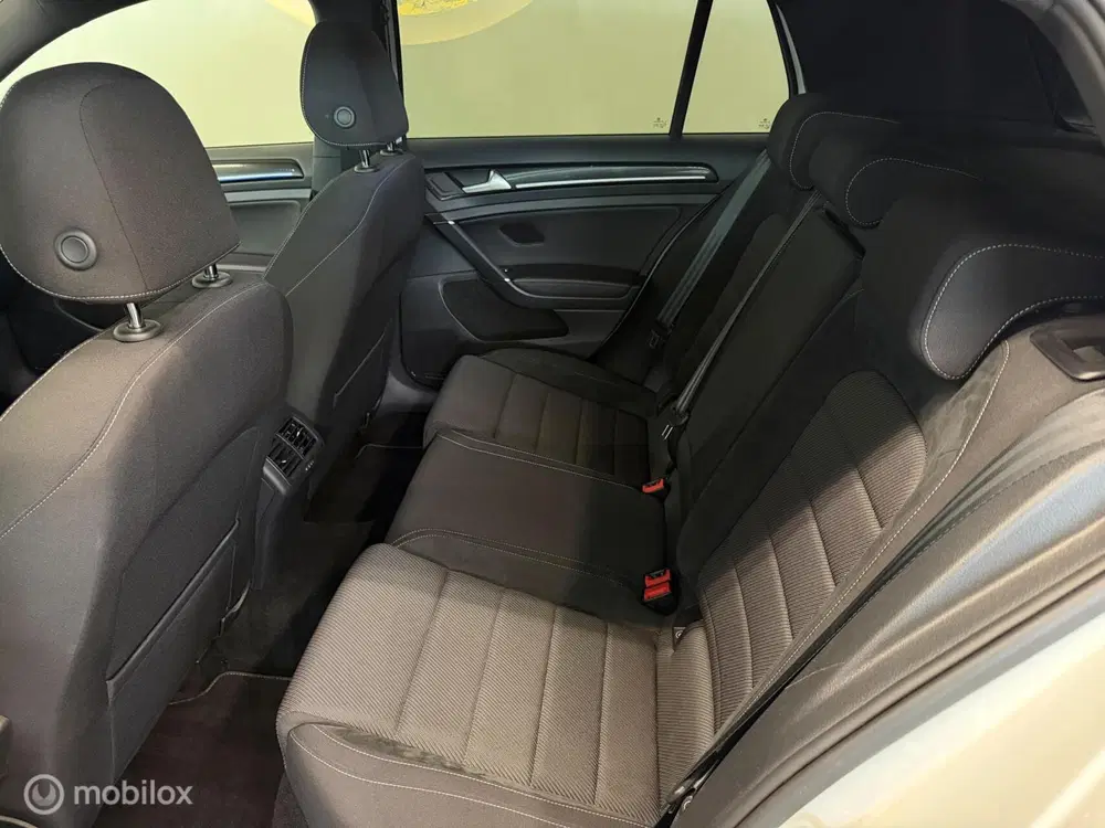 Volkswagen Golf 2.0 TSI 4Motion R Panorama uit 2019, foto 4