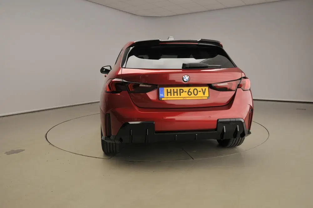 BMW 1-serie 5-deurs 120 uit 2025, foto 3