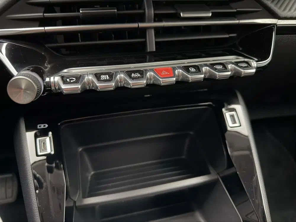 Peugeot 208 1.2 PureTech Active Pack uit 2023, foto 11