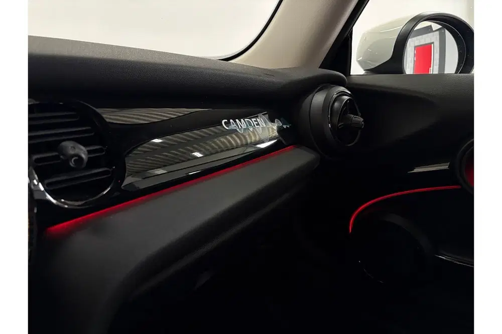Mini Cooper 1.5 Cooper Camden Edition uit 2023, foto 11