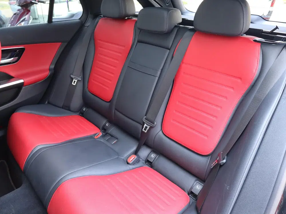 Mercedes-Benz C-Klasse 300 e AMG Line l Trekhaak l Pa uit 2025, foto 14