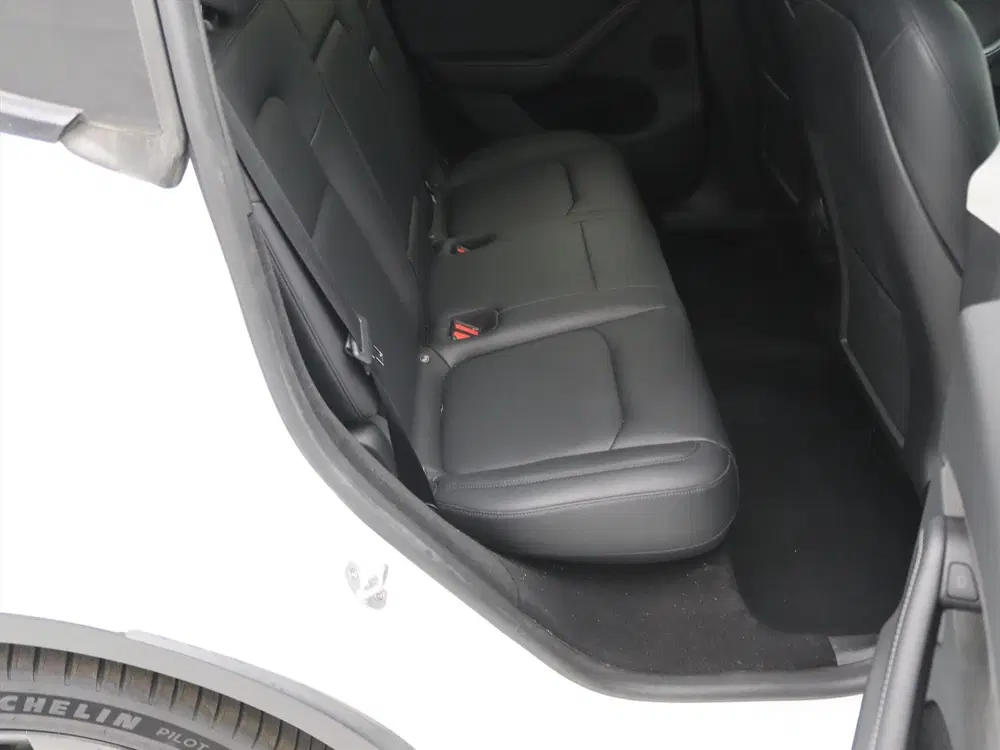 Tesla Model Y Long Range AWD 75kWh 351pk 92.2% SoH [ AMD uit 2023, foto 15