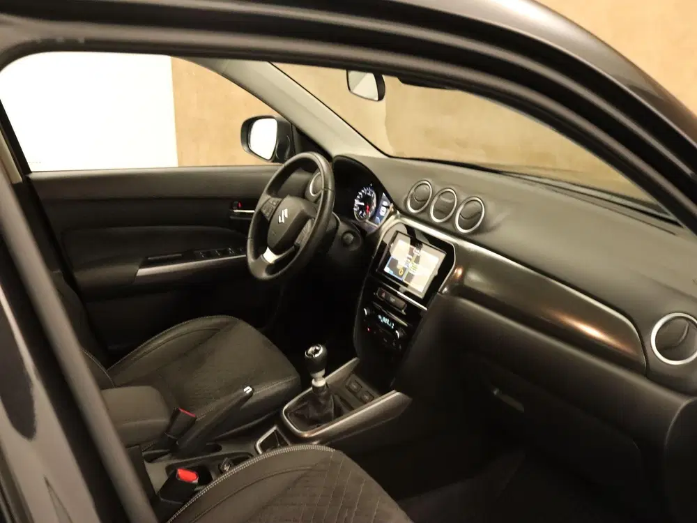 Suzuki Vitara 1.4 Boosterjet Style Smart Hybrid uit 2024, foto 8