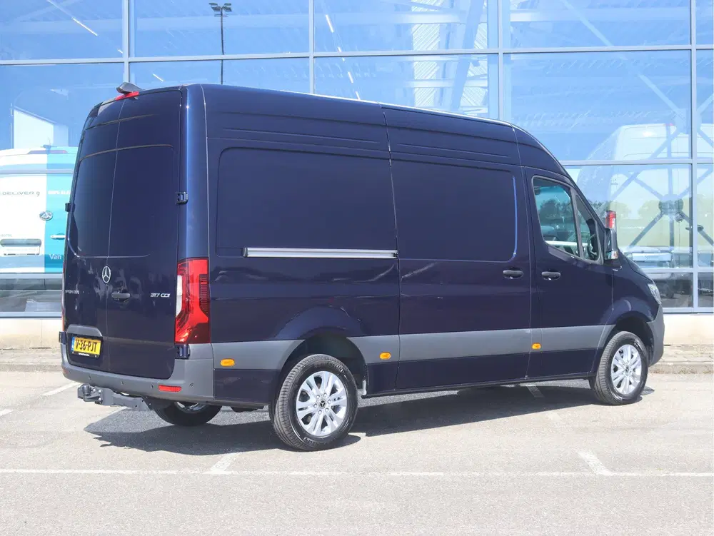 Mercedes-Benz Sprinter 317 CDI L2H2 Select uit 2024, foto 2