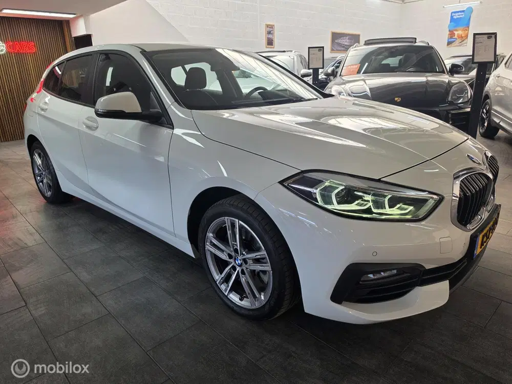 BMW 1-serie 120i Executive uit 2022, foto 12