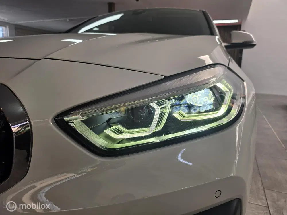 BMW 1-serie 120i Executive uit 2022, foto 4