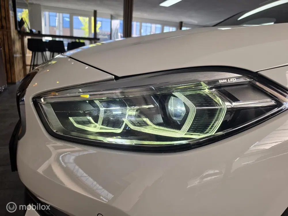 BMW 1-serie 120i Executive uit 2022, foto 6