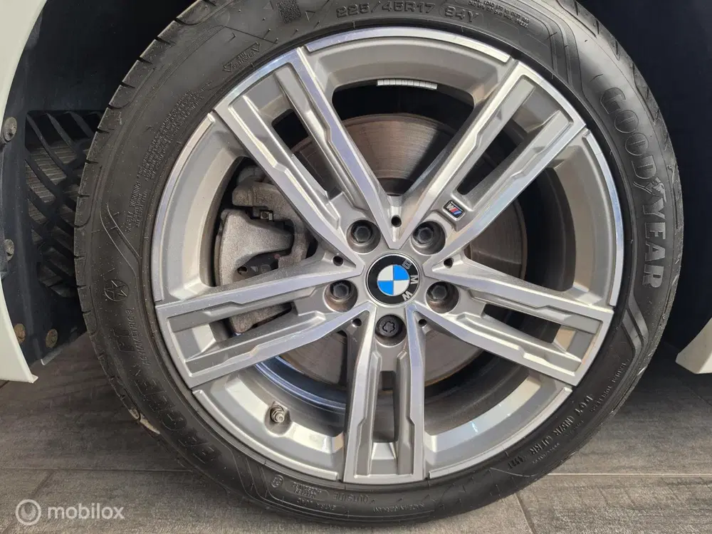 BMW 1-serie 120i Executive uit 2022, foto 7