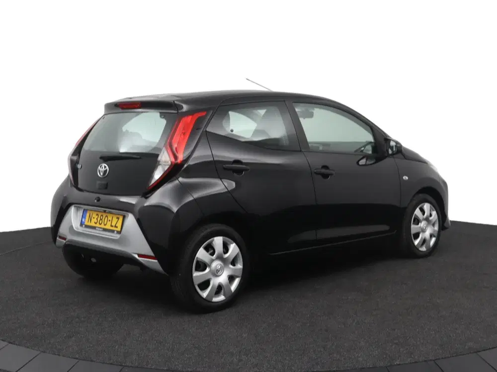 Toyota Aygo 1.0 VVT-i x-play uit 2021, foto 2