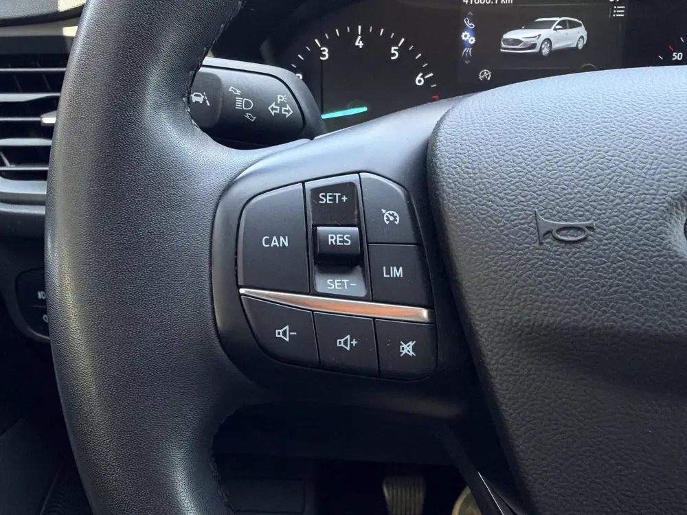 Ford Focus 1.0 EcoBoost Connected Stoel uit 2022, foto 10