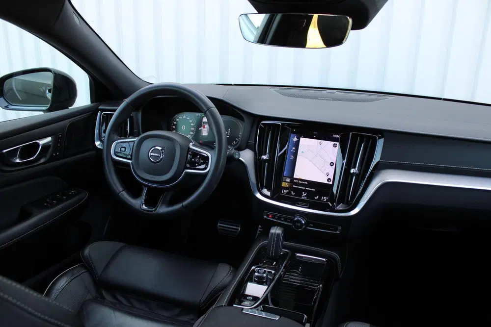 Volvo V60 2.0 T8 Recharge AWD R-Design uit 2022, foto 2