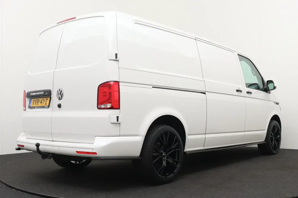 Volkswagen Transporter 2.0 TDI 150PK Aut. L2H1 R-Line 20" Ve uit 2023, foto 2