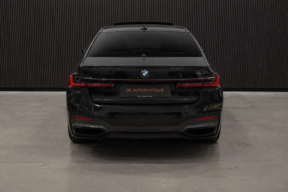 BMW 7-serie 745Le High Exe M-Sport uit 2020, foto 11