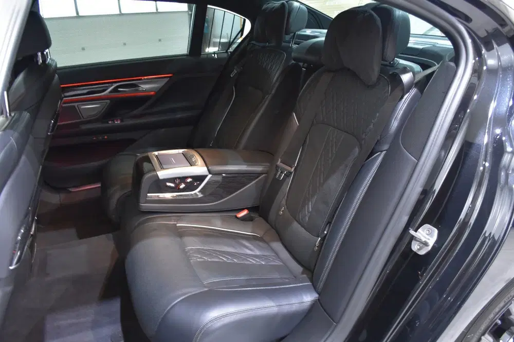 BMW 7-serie 745Le High Exe M-Sport uit 2020, foto 8